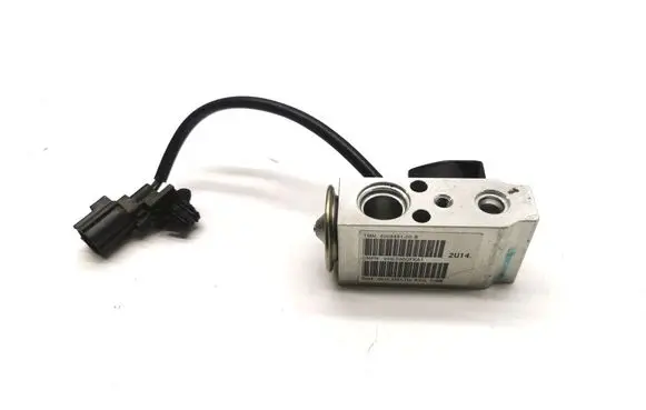 Tesla Model X Air conditioning (A/C) expansion valve 6008481-00-B