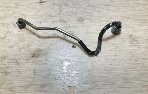 Land Rover Discovery 4 - LR4 Fuel injector supply line/pipe 