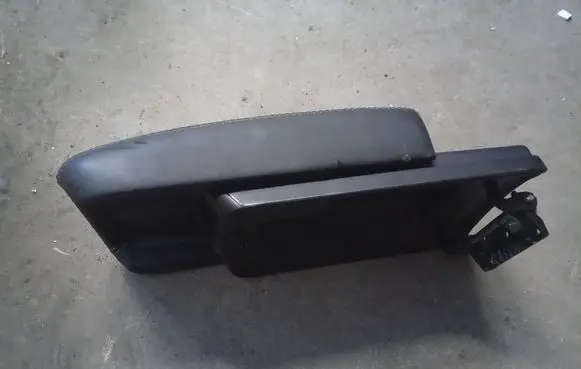 Nissan Qashqai+2 Armrest