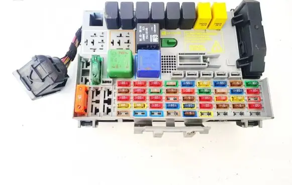 Opel Zafira A Fuse box set 24431677