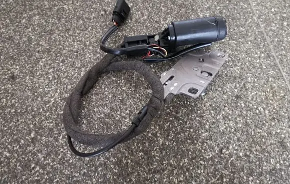 Tailgate/trunk/boot lift motor