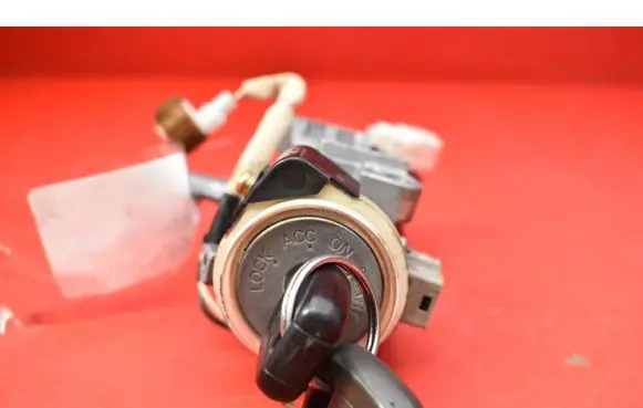 Mitsubishi Galant Ignition lock 337719