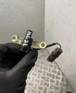Mitsubishi Carisma Crankshaft position sensor 