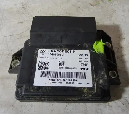 Volkswagen PASSAT CC Engine control unit/module 3AA907801H