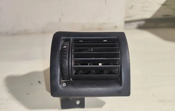 Opel Astra G Dash center air vent grill