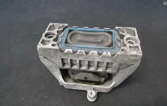 Volkswagen Golf V Engine mount bracket 1k0199262 3618372