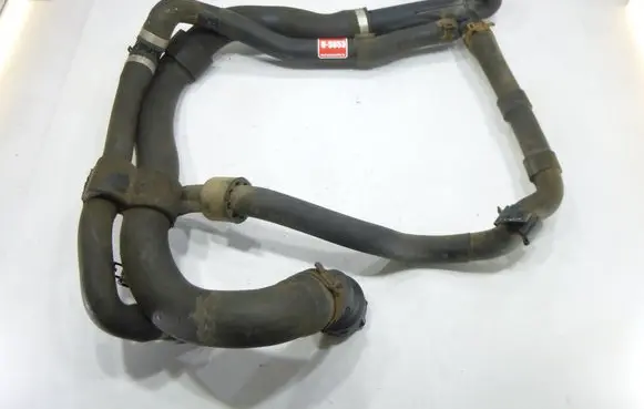 Engine coolant pipe/hose