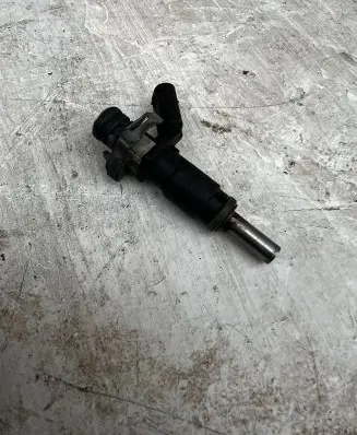 Mercedes-Benz GL X164 Fuel injector A2720780249