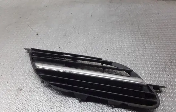Nissan Almera Tino Front bumper upper radiator grill