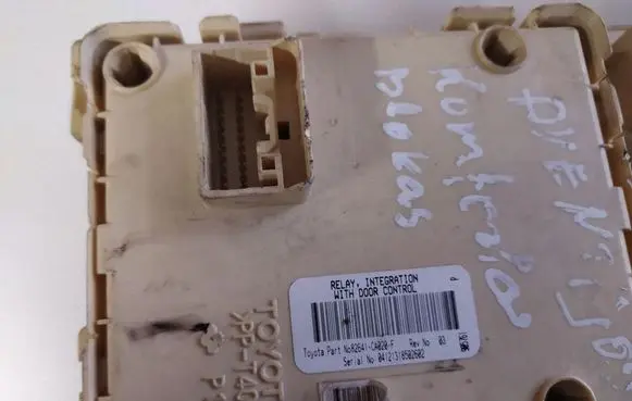 Toyota Avensis T250 Comfort/convenience module 82641CA020F 04121318502602