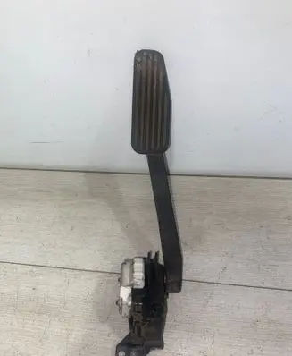 Volvo V70 Accelerator throttle pedal 30636003 6PV00853700 L07199