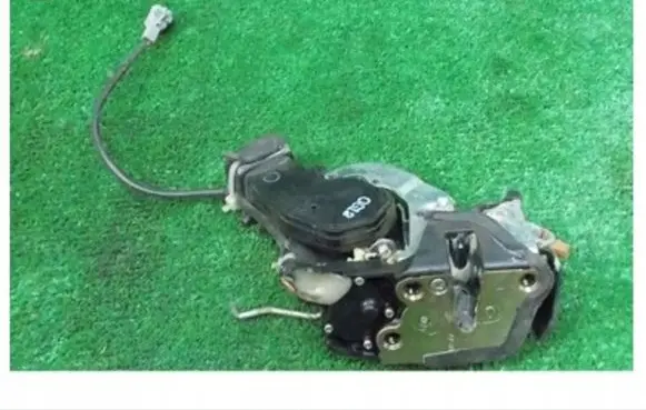 Toyota Land Cruiser (HDJ90) Front door lock