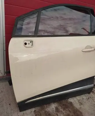 Renault Captur Front door