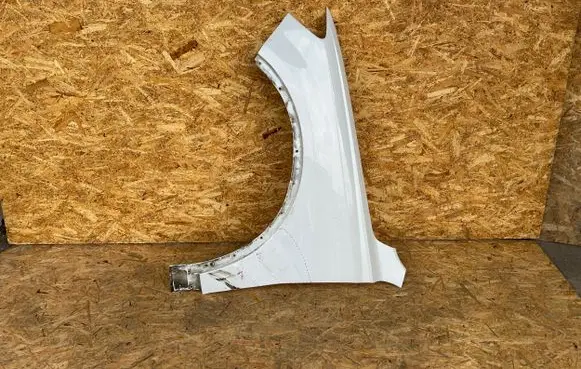 Audi Q7 4M Fender B014951