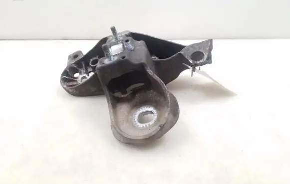 Audi A4 S4 B7 8E 8H Engine mounting bracket 8E0199351C