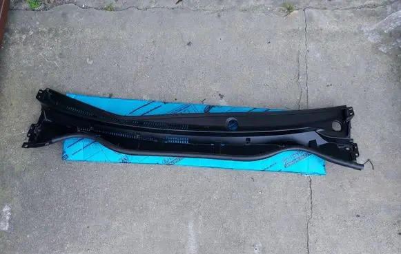 Toyota Auris E180 Wiper trim