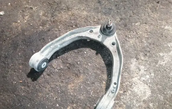 Audi Q7 4L Front upper control arm/wishbone 7L0407047B