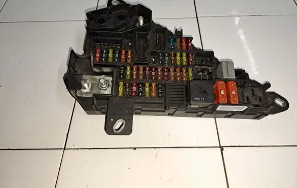 BMW 5 E60 E61 Fuse module 690655803 518794011