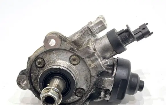 Hyundai Tucson TL Fuel injection high pressure pump 331002A600