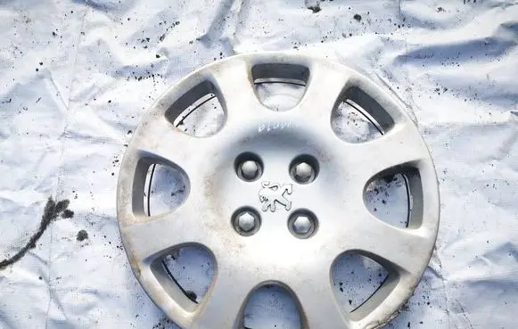 Peugeot 207 R15 wheel hub/cap/trim 9651551380