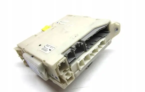 Lexus GS 300 350 430 450H Fuse module 8273030631