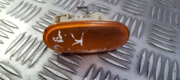 Mitsubishi Colt Front fender indicator light