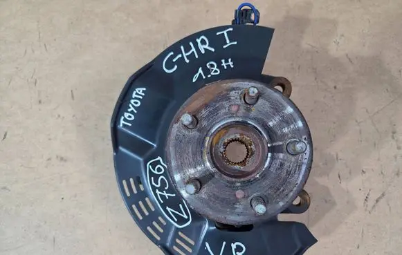 Toyota C-HR I Front wheel hub spindle knuckle Z756