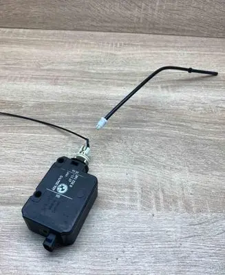 BMW 5 E39 Fuel tank cap lock motor 8352168 40620433 USED