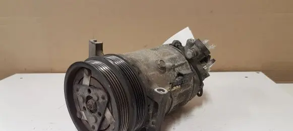 Volvo V40 Air conditioning (A/C) compressor (pump) 31418495