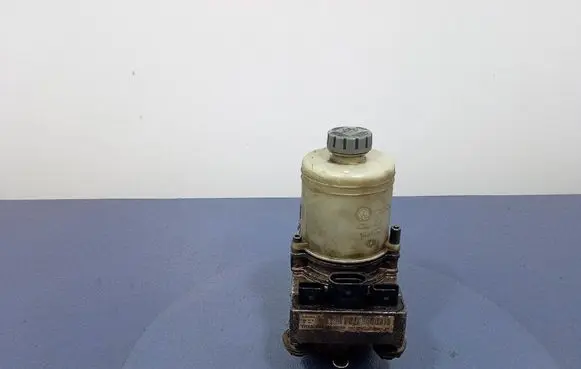 Volkswagen Fox Power steering pump 6Q0423155AH