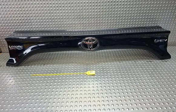Toyota Yaris XP210 Trunk door license plate light bar S27730337 768010DC50