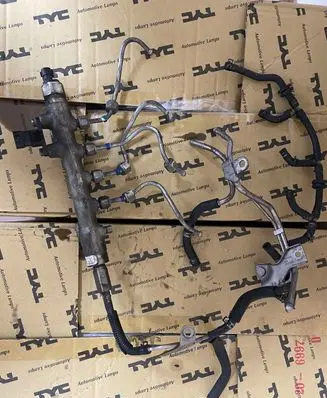 Mazda CX-7 Fuel distributor 