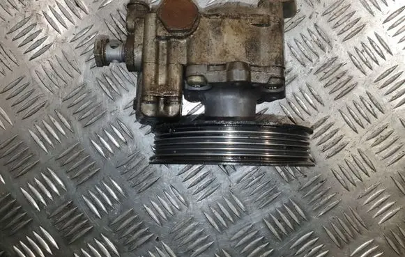 BMW 5 E60 E61 Power steering pump 6780848 678084805
