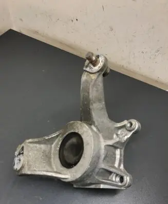 Honda Civic Engine mount bracket