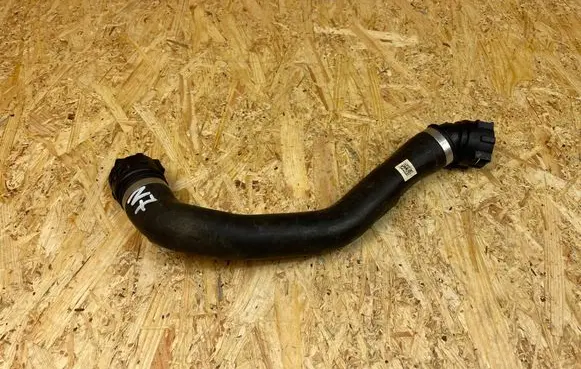 BMW 5 G30 G31 Engine coolant pipe/hose 8572911