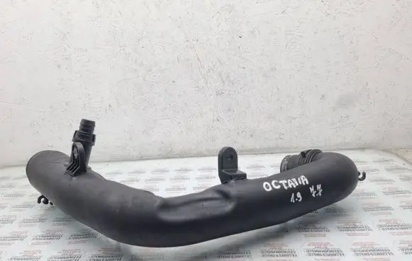 Skoda Octavia Mk2 (1Z) Intercooler hose/pipe 1K0129654AA VCD446156602