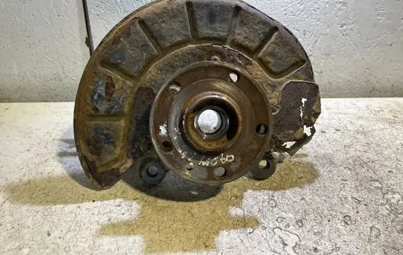 Volkswagen Caddy Front wheel hub