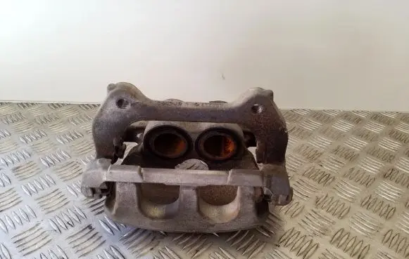 Land Rover Evoque II Front brake caliper M8D22B119AA