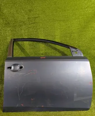 Toyota Auris E180 Front door 
