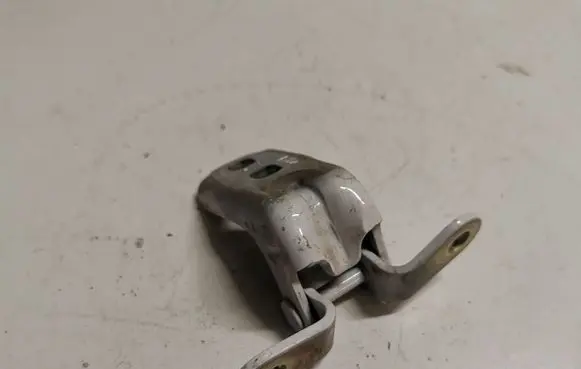 Buick Encore I Front door upper hinge P18016
