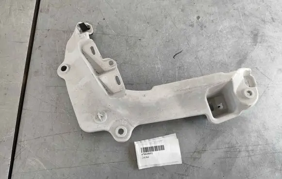 Maserati Levante (C) pillar trim 670035052