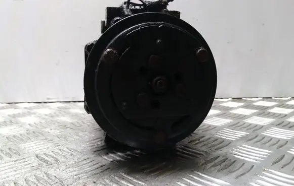 Renault Clio II Air conditioning (A/C) compressor (pump) 7700875357C
