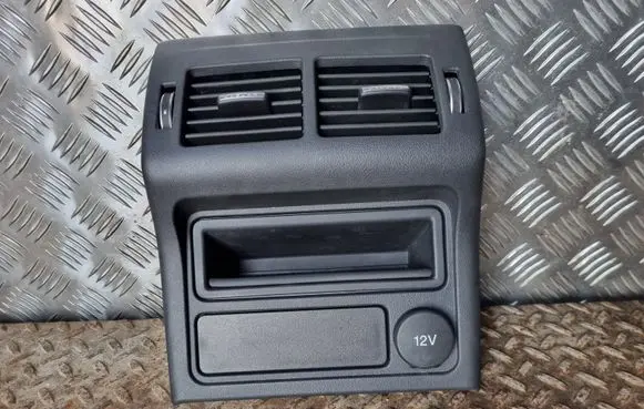 Rear air vent grill
