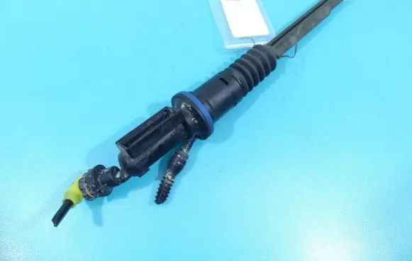 Clutch slave cylinder