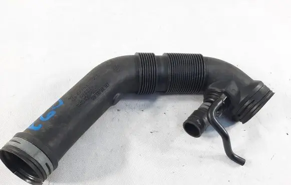 Audi A3 S3 8P Air intake hose/pipe 1K0129684