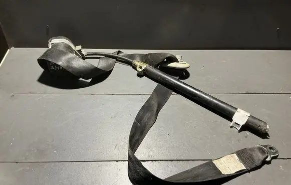 Volkswagen Sharan Front seatbelt 33023994