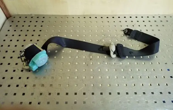 Nissan Note (E11) Rear seatbelt 888459U05A