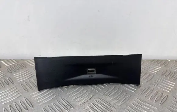 Alfa Romeo Giulia USB socket connector 00505487510