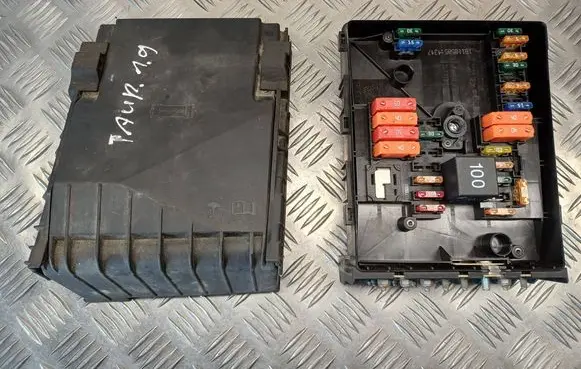 Volkswagen Touran I Fuse module 1K0937125 1K0937132F