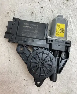 Volvo XC60 Front door window regulator motor 32283266